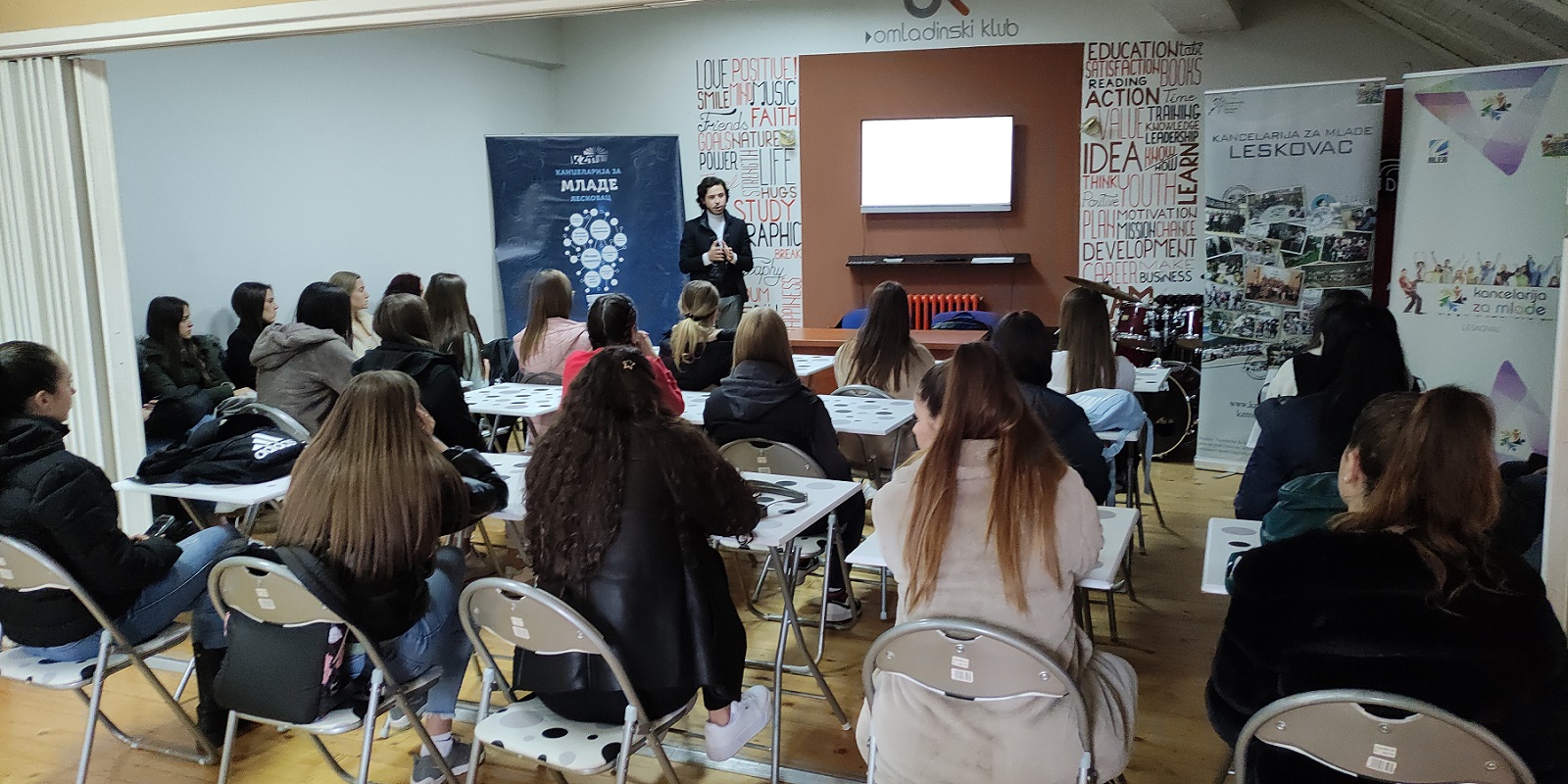 Organizacija srpskih studenata u inostranstvu održala predavanje u Omladinskom klubu