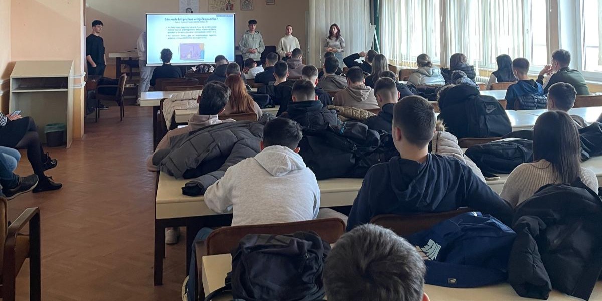 Vršnjački edukatori realizovali predavanje u okviru programa „Moja podrška drugaricama i drugovima“
